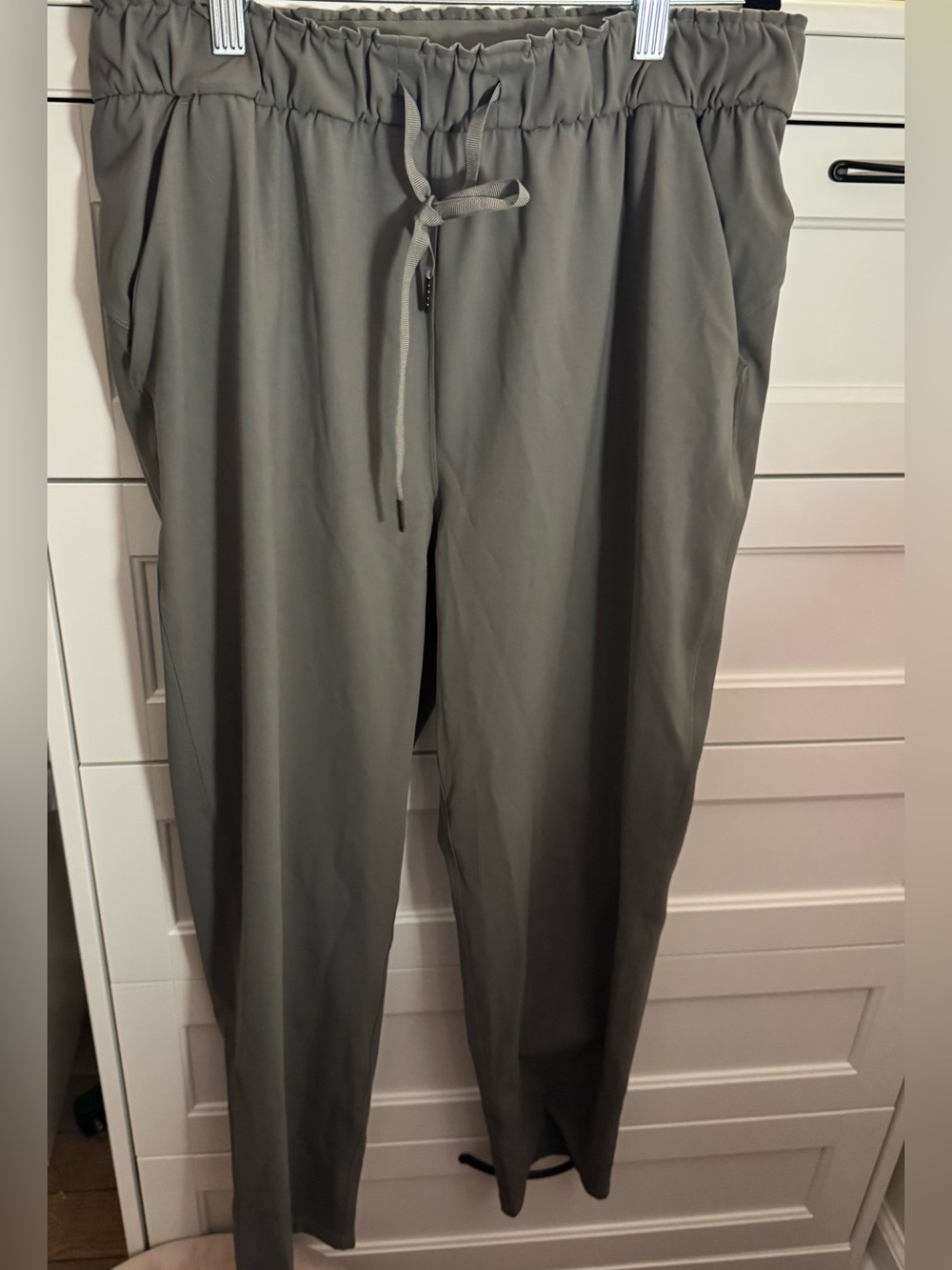 Lululemon Keep Moving Pant Women’s size 10